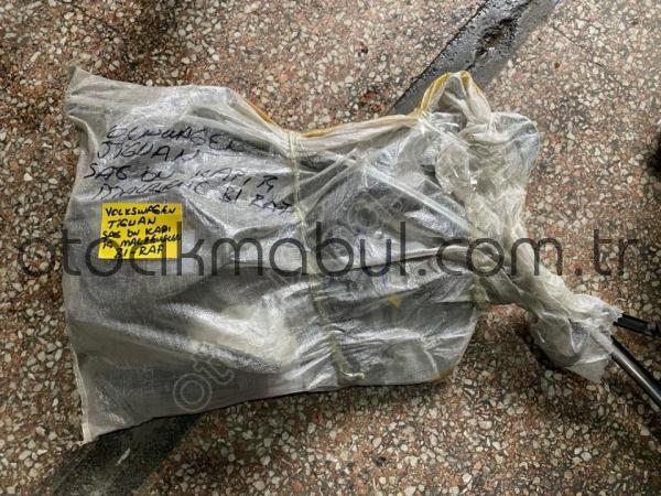 VOLKSWAGEN TİGUAN SAĞ ÖN KAPI CAM KRİKOSU ORJİNAL 2008-2015