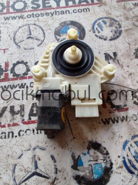 5Q4959812E Passat b8 sol arka cam motoru