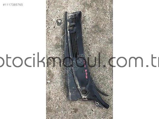 Citroen Berlingo Modeli için Ön Cam Izgarası