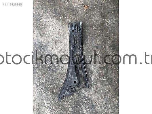 Ford Focus Modeli İçin Ön Cam Izgarası - Oto Çıkma Par