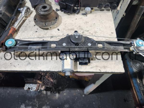 FİAT FİORİNO ORJİNAL ÇIKMA SOL ÖN CAM KRİKOSU