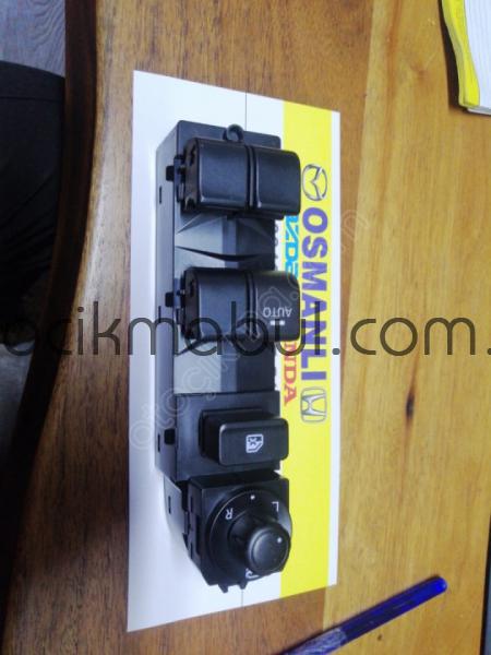 Mazda 3  Ön Cam Düğmesi