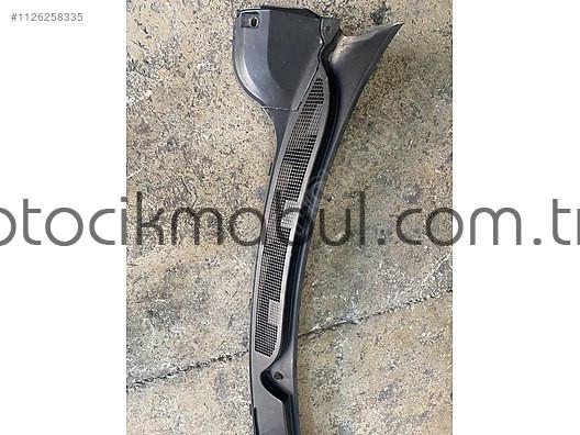 Renault Megane 2 Modeli İçin Ön Cam Izgarası