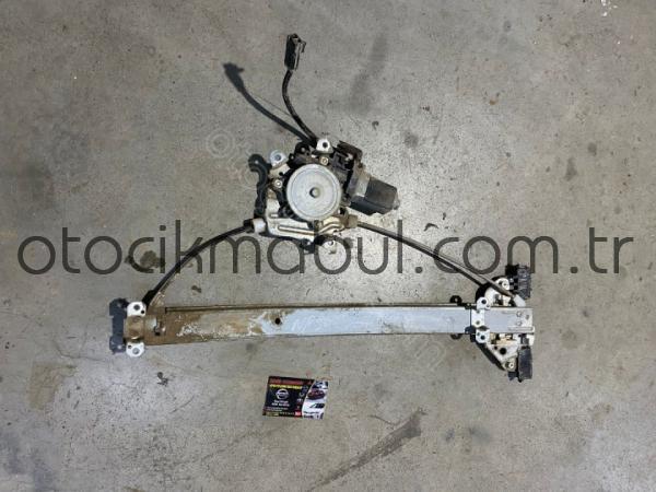 Nissan Skystar NP300 Orjinal Sağ Cam Krikosu ÇIKMA