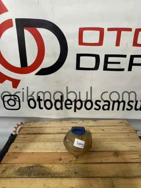 Volkswagen Golf 4 Radyatör Su Bidonu Hatasız Orjinal Çıkma