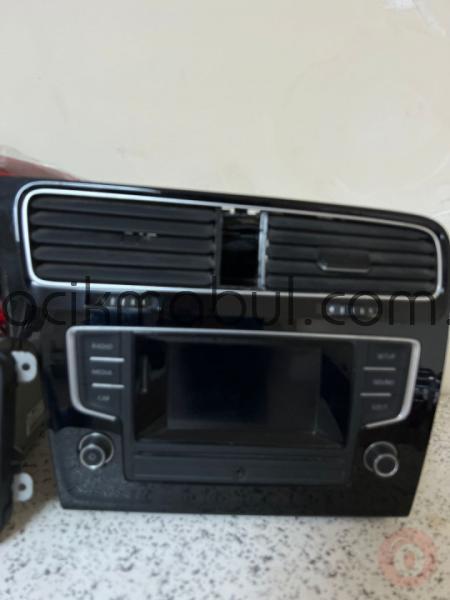 VOLKSWAGEN GOLF 7 RADYO CD ÇALAR ORJİNAL ÇIKMA PARÇA